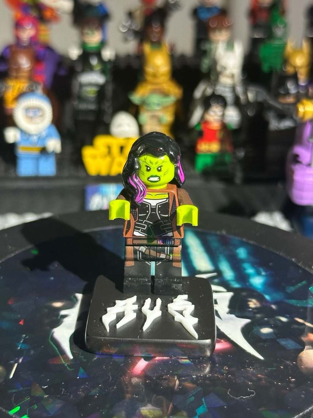 LEGO Gamora Minifigure with Coat from Set 76131 Avengers Compound Battle
